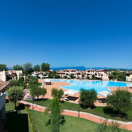 Lugana Resort & Sporting Club Peschiera del Garda Exterior photo