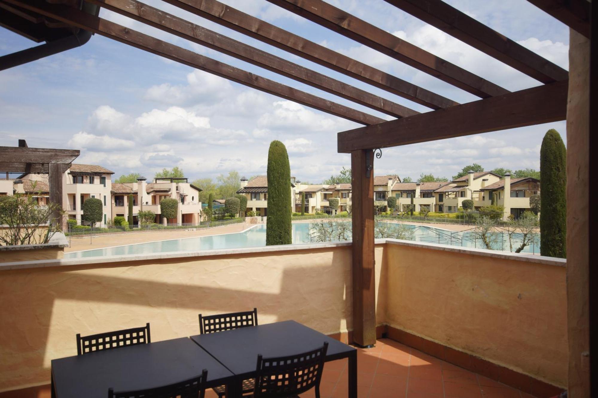 Lugana Resort & Sporting Club Peschiera del Garda Exterior photo