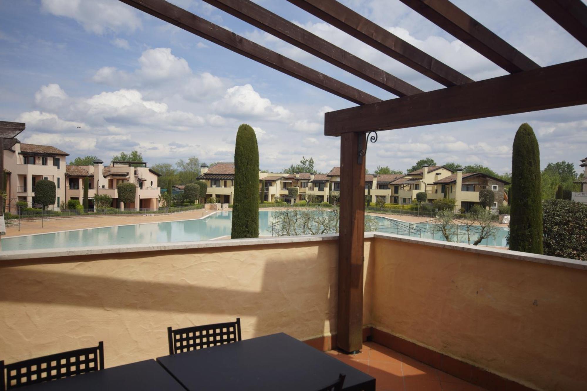 Lugana Resort & Sporting Club Peschiera del Garda Exterior photo