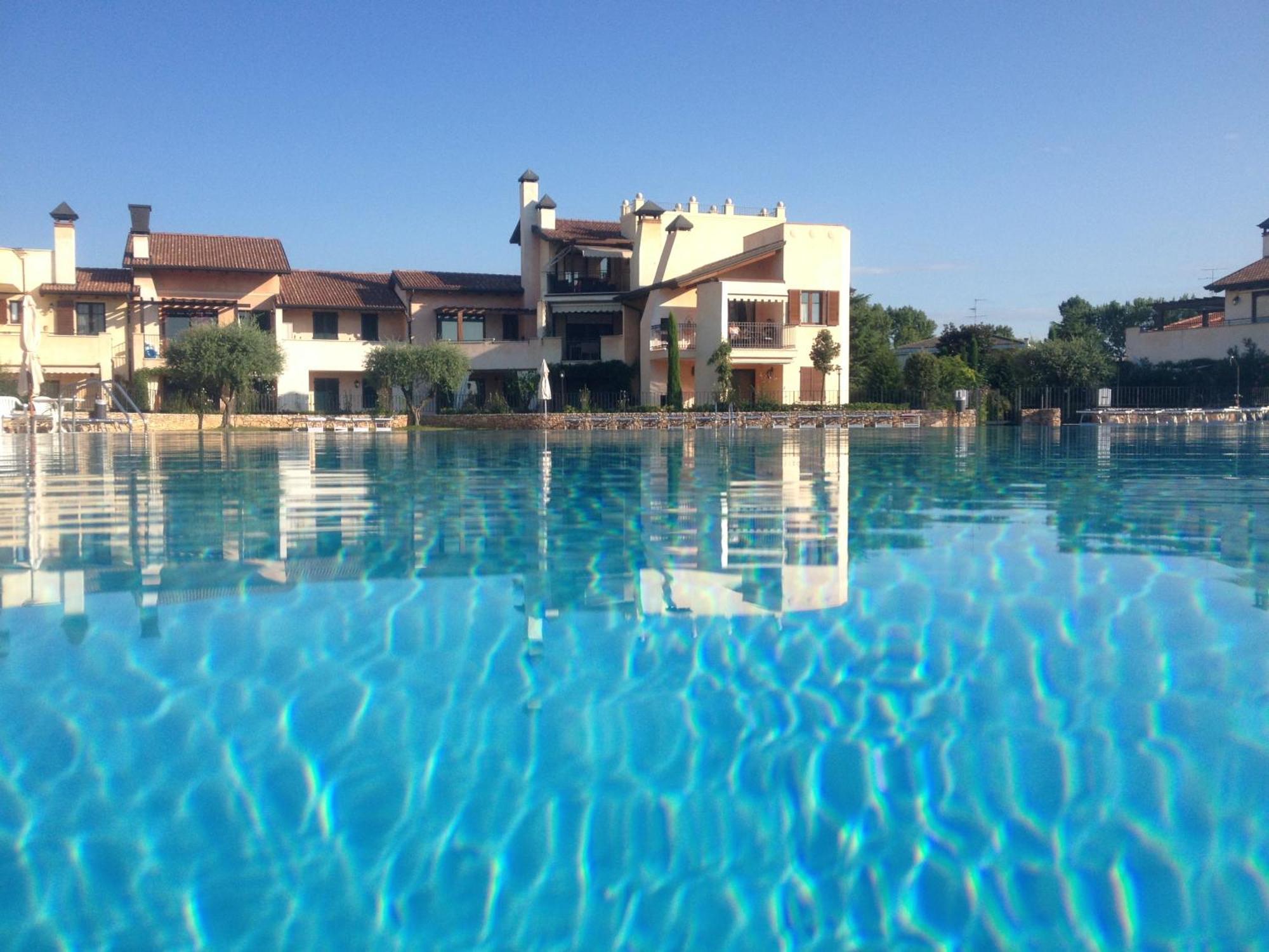 Lugana Resort & Sporting Club Peschiera del Garda Exterior photo
