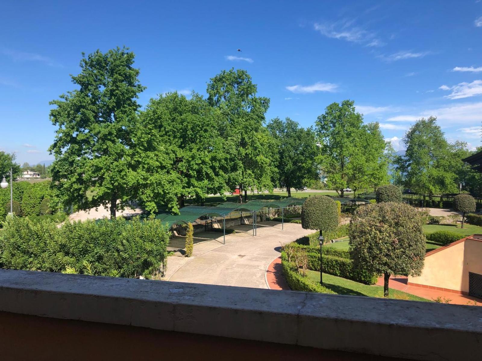 Lugana Resort & Sporting Club Peschiera del Garda Exterior photo